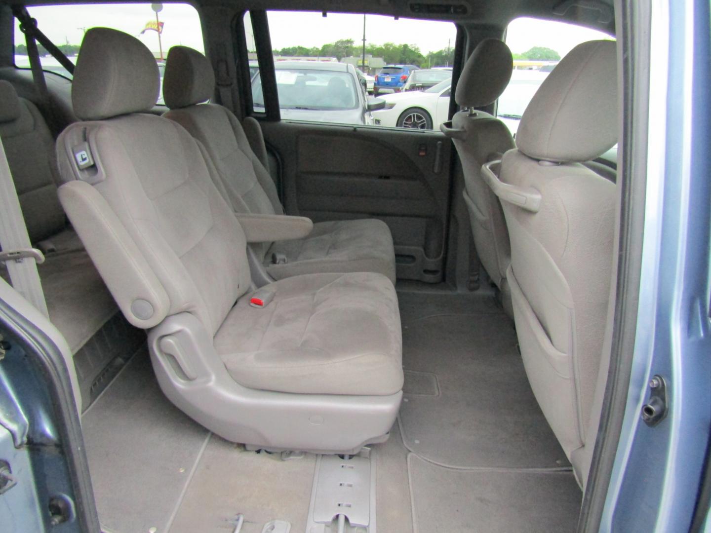 2010 Blue /Gray Honda Odyssey EX w/ DVD (5FNRL3H53AB) with an 3.5L V6 SOHC 24V engine, Automatic transmission, located at 15016 S Hwy 231, Midland City, AL, 36350, (334) 983-3001, 31.306210, -85.495277 - Photo#8